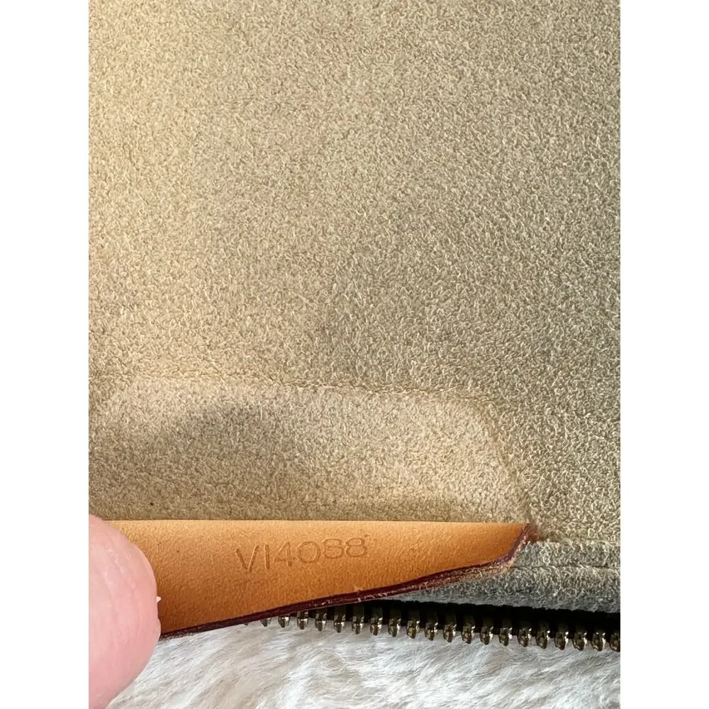 LOUIS VUITTON Monogram 15